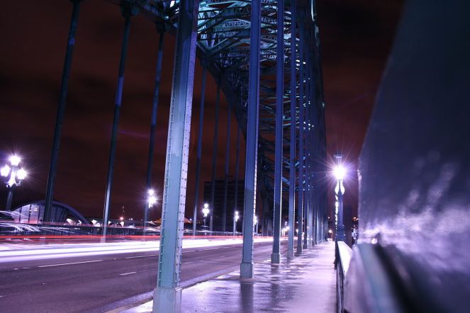 1280px-Night_Time_on_the_Tyne_Bridge_-_geograph.org.uk_-_1803530